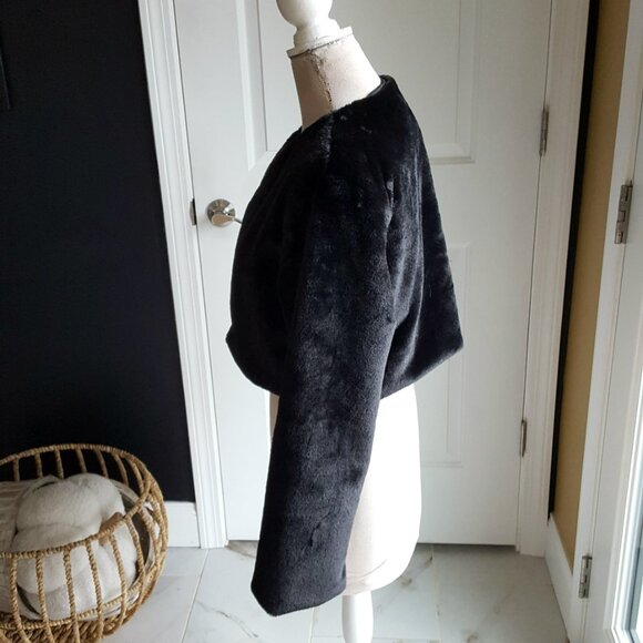 Chic Black Teddy Jacket - Picture 3 of 5